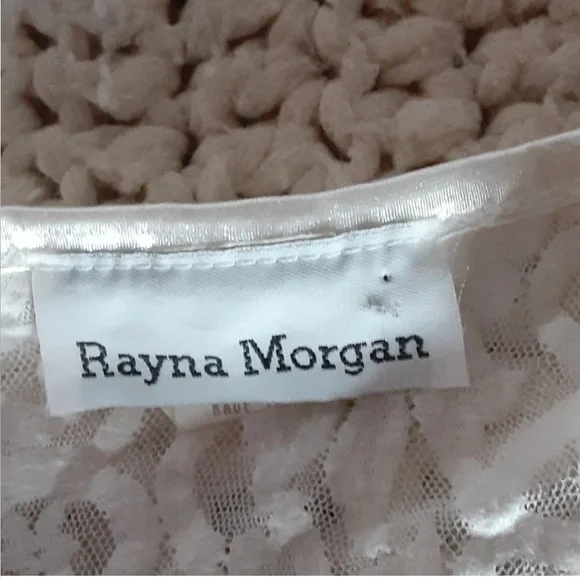 Elegant White Lace Long Sleeve Top - Picture 5 of 5